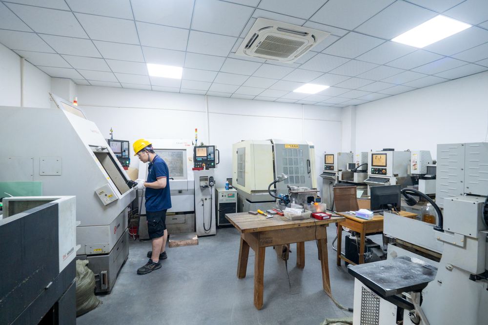 Steel mould machine